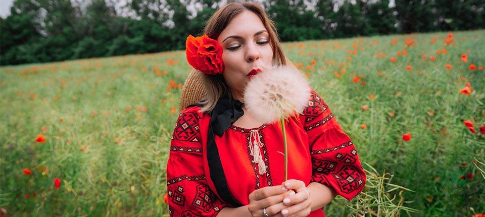 SO, YOU WOKE UP WITH A RUNNY NOSE. IS IT COVID-19? OR JUST ALLERGIES?